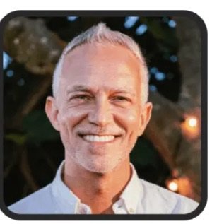 Male customer using Neura Supplement for daily focus support